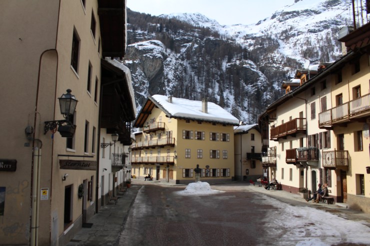 The street we stayed on at the base of the mountain