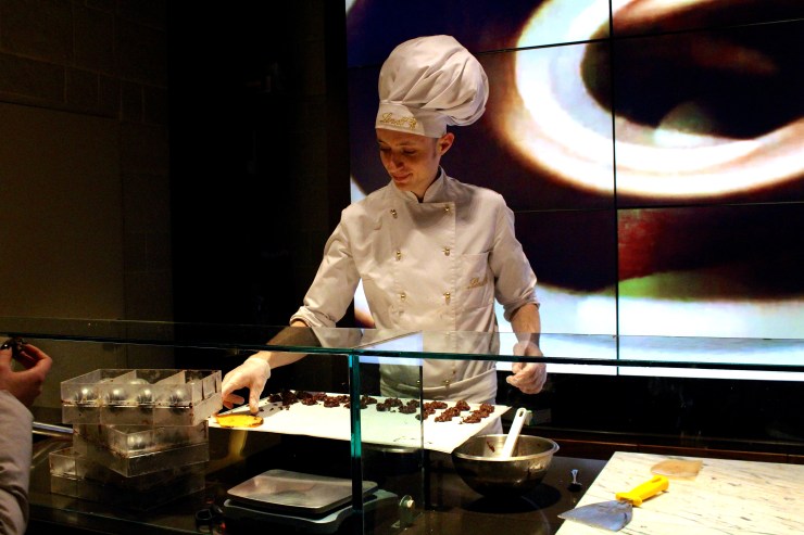 Chef at Boutique Lindt Paris Opéra. He gave us free chocolate.